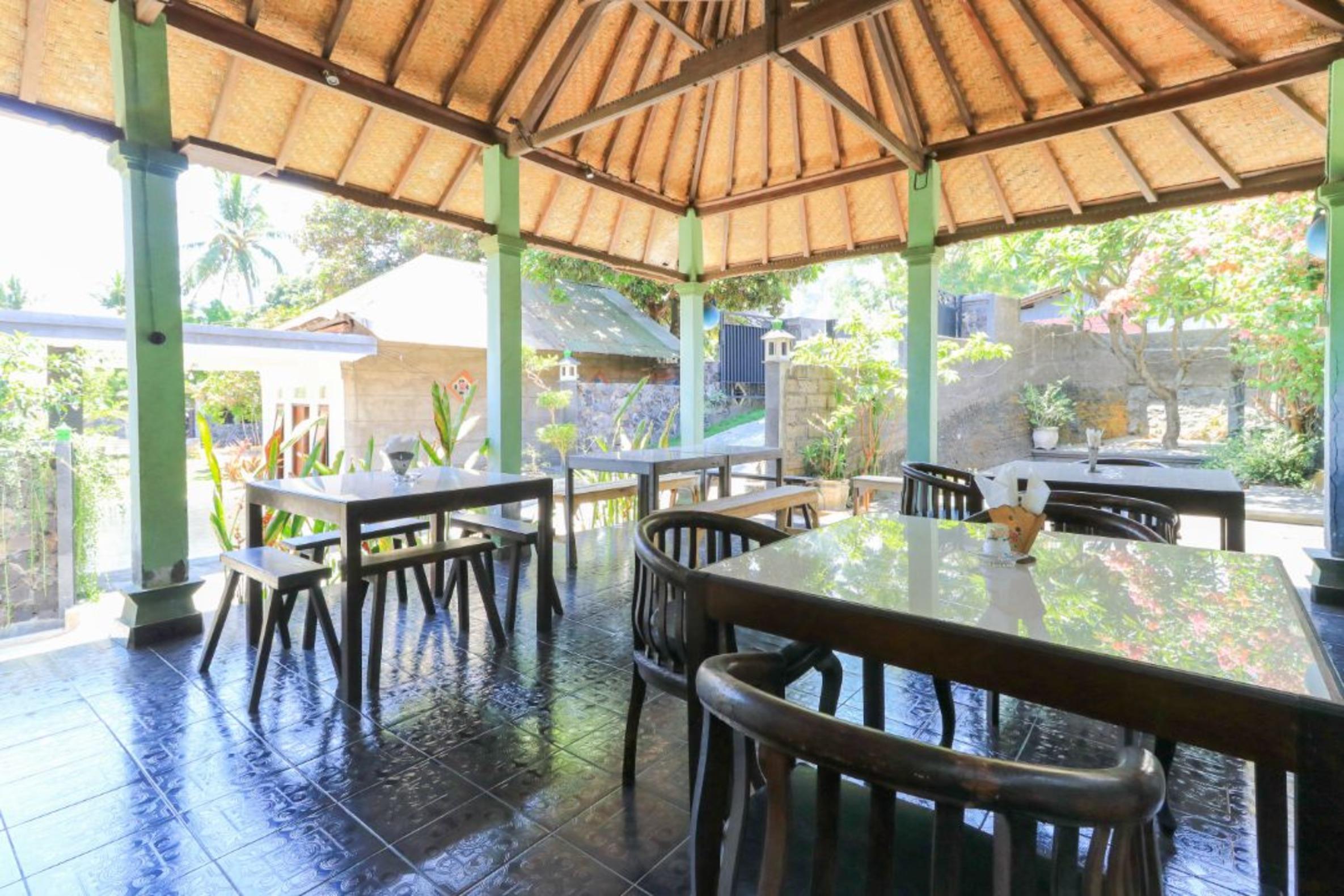 Hotel Tara Bar & Resto Air Sanih Kubutambahan  Exterior foto