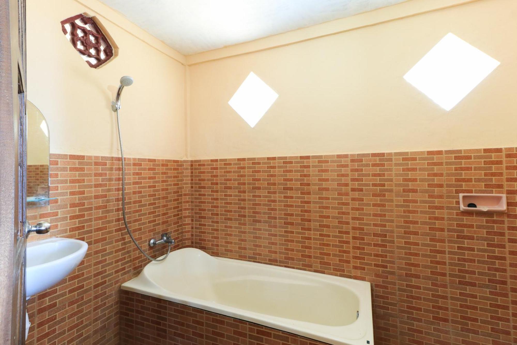 Hotel Tara Bar & Resto Air Sanih Kubutambahan  Zimmer foto