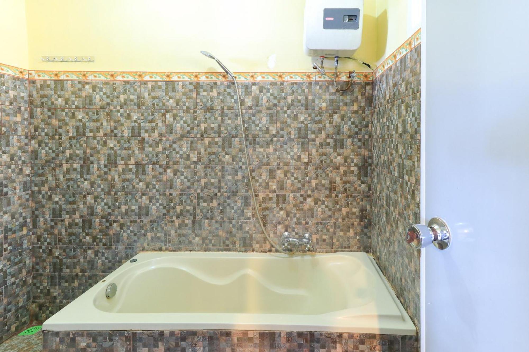 Hotel Tara Bar & Resto Air Sanih Kubutambahan  Zimmer foto